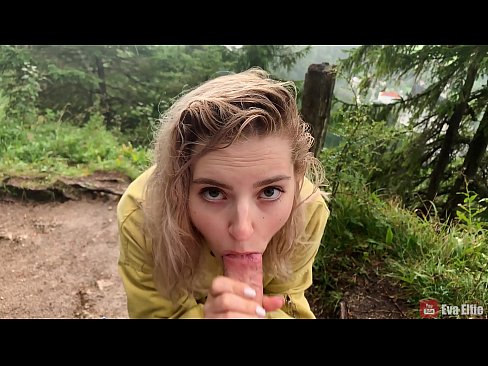 ❤️ Merch yn llyncu cum ar ôl blowjob cyhoeddus - Eva Elfi ️ Porn porno super wrthon ni